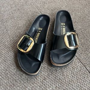 Madrid Big Buckle sandal